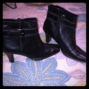 Black Leather like Heel boots sz 9